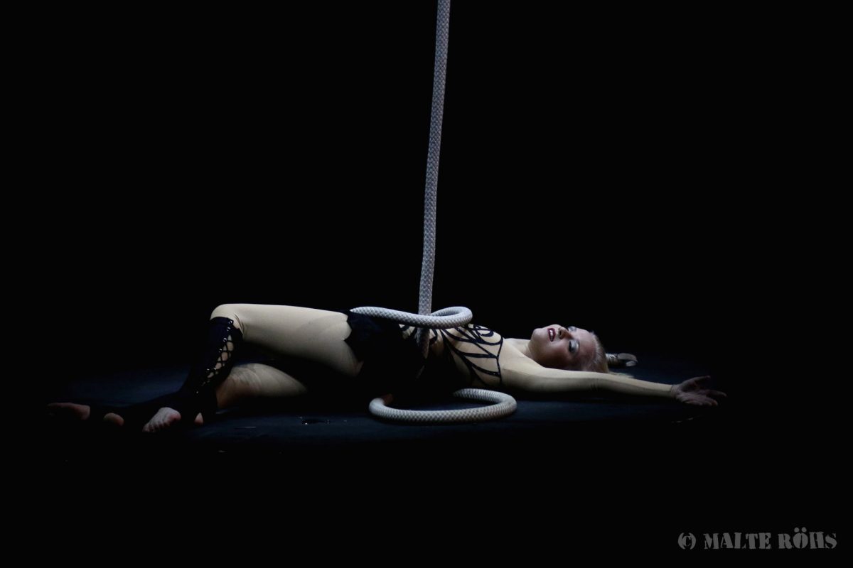 Aerial rope performance during Circus Flic Flac - Höchststrafe – 25 Jahre Flic Flac